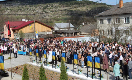 "Це про нашу відповідальність сьогодні і завтра": у Підбужі вікрили Алею Пам'яті