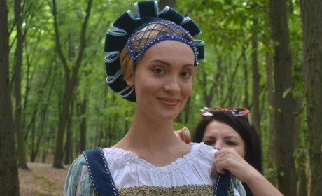 «Поцілунок через скло»: первомайчанка Світлана Брагіна про життя на дві країни та терапію театром