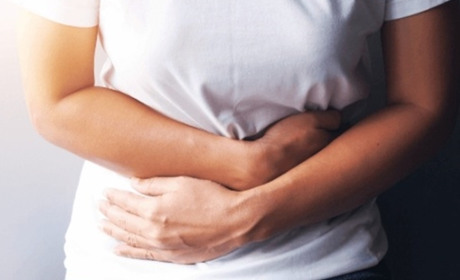 Біль у животі: коли це норма, а коли потрібно йти до лікаря