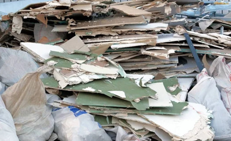 Кадровий дефіцит: на ТОТ Херсонщини хочуть залишити на посадах чиновників віком старше 65-ти років