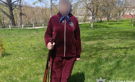 На Кременеччині поліція виявила жінку, що стріляла з рушниці