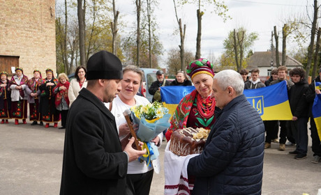 Повернення в рідний край: у Стайках зустріли Захисника Володимира Чабана після полону