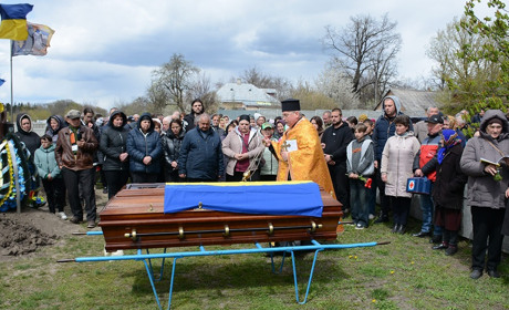 Історія любові до України, написана власною кров’ю - у Переселенні поховали воїна Вадима Юрченка
