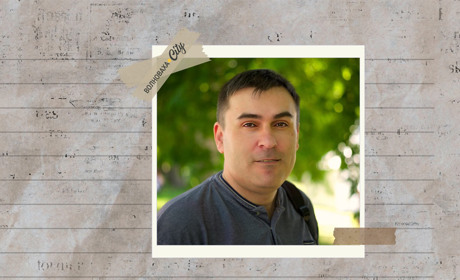 "В окопах атеїстів немає" — переселенець з Волновахи створив застосунок "Цифровий капелан"