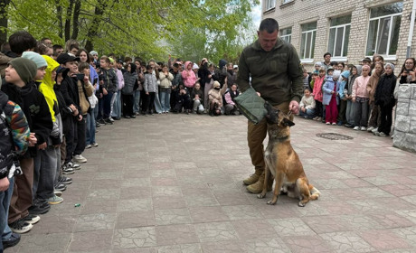 Військові, діти і Оскар: первомайська школа передала кошти на потреби Сил оборони. Фоторепортаж