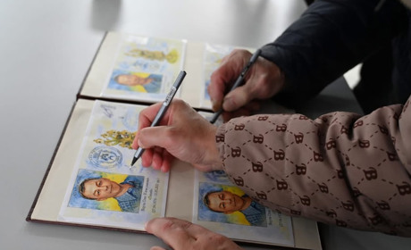 На Кременеччині погасили поштову марку з зображенням захисника