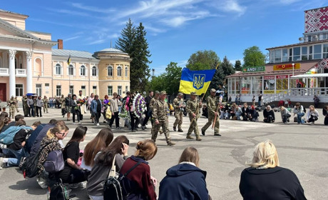 Первомайськ попрощався із сапером Андрієм Вороніним