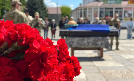 У Первомайську попрощалися із захисником Ярославом Заскальнюком