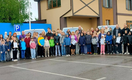 Два дитячі будинки сімейного типу у Фастівській громаді отримали нові автомобілі