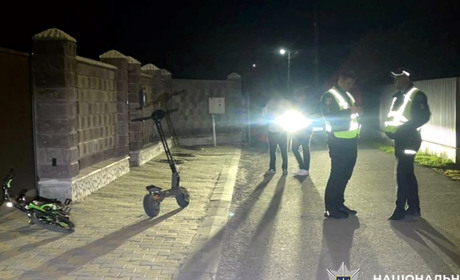 У Старокостянтинові сталася аварія за участі електросамоката: травмувалися двоє дітей