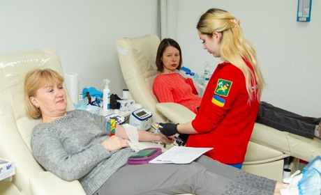 Донорський фронт: мешканці Куп’янська допомагають рятувати життя