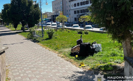 На Кременеччині чоловік посеред вулиці наніс ножові поранення жінці