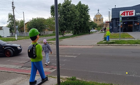 У Переяславі демонтують вказівники до магазинів АТБ, підприємцям дозволили виносну торгівлю