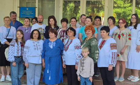 Вишиванка як символ пам’яті: у Малій Снітинці вшанували полеглих Героїв
