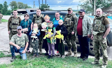 Евакуація з Великобурлуцької громади: «Білі янголи» вивезли 8 мирних жителів