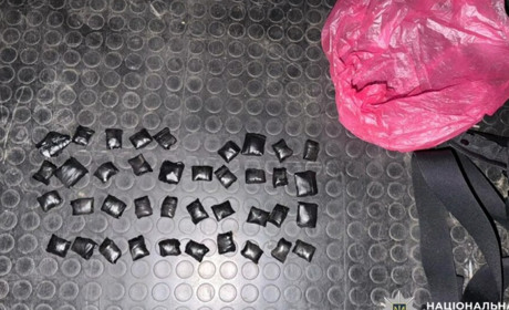 «40 згортків у месенджері»: у Золотоноші затримали чоловіка, якого підозрюють у збуті психотропів
