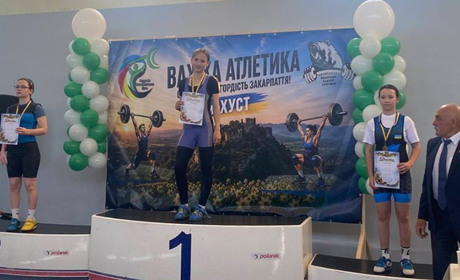 Юні важкоатлетки з Ржищівської громади здобули нагороди на Чемпіонаті України