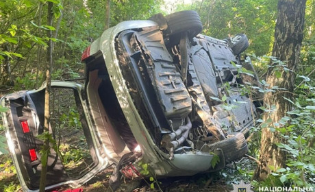 Перекинутий Volkswagen під Деньгами: четверо пасажирів у лікарні після ДТП