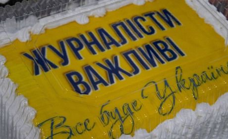 Сто сьомий рік польоту триває