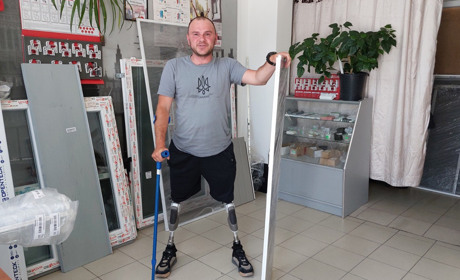 Ветеран Артем Єршов з Південноукраїнська на протезах відновлює власний бізнес та мріє грати у футбол