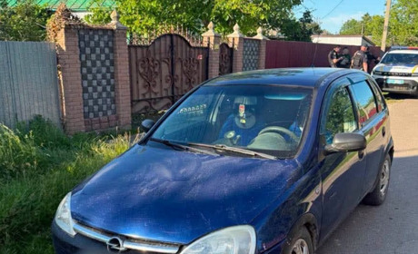 Раптово вибіг на дорогу: у Мотовилівці під колеса Opel потрапила 3-річна дитина
