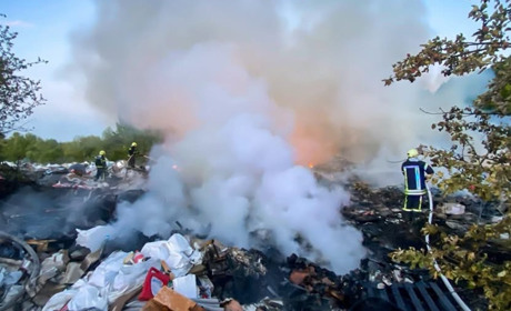 На Кременеччині рятувальники ліквідували пожежу на сміттєзвалищі