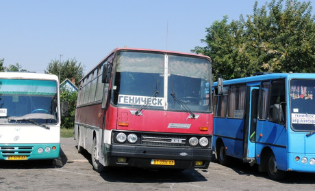 Між окупованою Херсонщиною та Кримом скасували п’ять автобусних рейсів через дефіцит палива