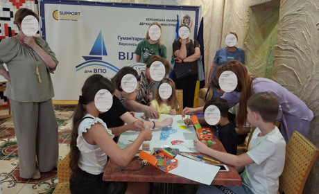 “Єдина родина — Нижньосірогозька громада”: в Одесі для дітей переселенців провели святковий захід