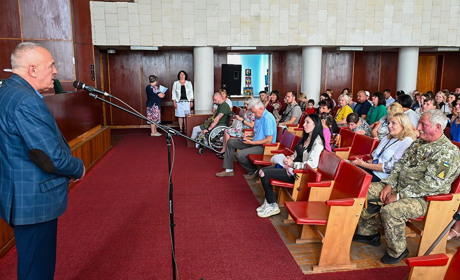 У Кагарлику до Дня Конституції вшанували Героїв та відзначили військових і ветеранів