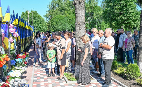 У Кагарлику на Алеї Слави Героїв увічнили імена ще п'яти загиблих Захисників