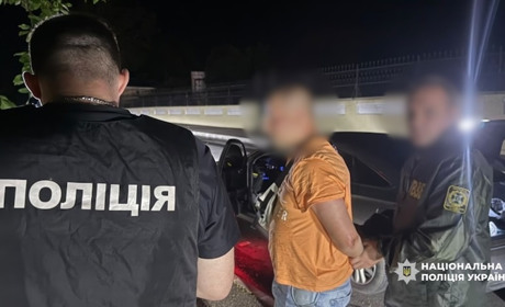 Мільйонні прибутки на «липових» моряках: на Одещині прикордонник переправив за кордон 147 ухилянтів