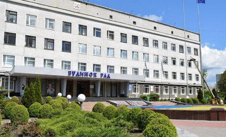 Допомога родинам загиблих і житло для ВПО: що розгляне виконком Звягеля 8 липня