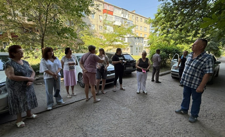 Каналізаційні стоки у підвалі: мешканці будинку в Первомайську знову звернулися до влади
