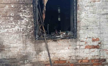 Блискавка за лічені хвилини знищила будинок: на Золотоніщині родина залишилася без житла