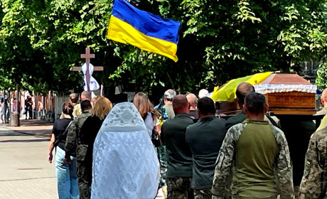 Ніжинська громада прощалася із загиблим воїном Костянтинтином Андрійцем