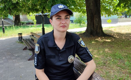 Більше ніж служба: поліцейська з Шосткинщини розповіла про дитячі драми та загрози на кордоні