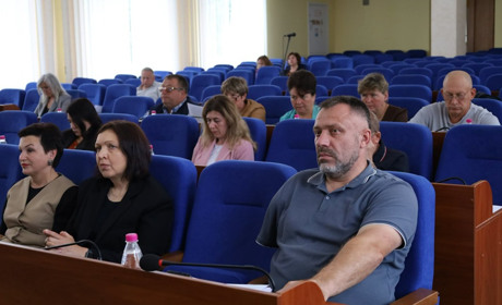 Звання для директора і допомога родинам загиблих: рішення виконкому Звягеля