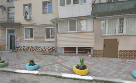 У центрі Херсона п'ятиповерхівка вже п'ять днів без світла: у будинку живуть переважно старші люди