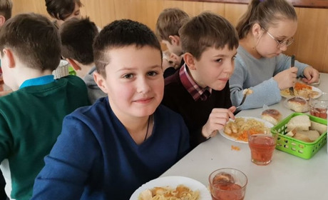 Хмельниччина отримає майже 290 млн грн на безкоштовне харчування школярів: що зміниться з 1 вересня