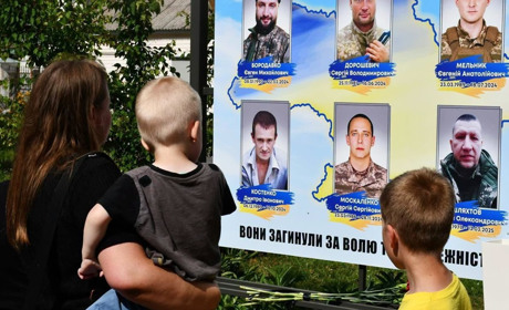 У День Української Державності на Алеї Героїв у Ніжині відкрили ще два стенди Захисникам