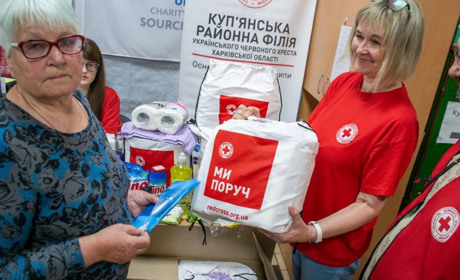Понад 700 гігієнічних наборів: евакуйованим куп’янчанам передають нову допомогу