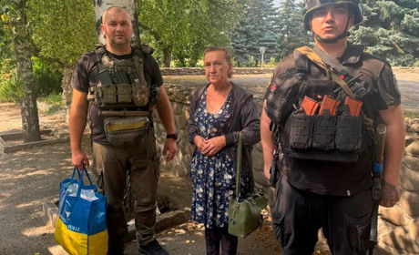 Поліцейські евакуювали поранену жительку Манцівки після атаки FPV-дрона