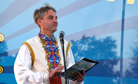 Від вузькоколійки до великої сцени: історія людини, яка десятиліттями дарувала свято Первомайщині