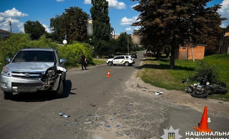 У Гадячі зіткнулися автомобіль та мотоцикл: мотоцикліст у лікарні