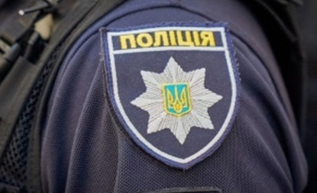 На трасі біля Переяслава закипіла машина, у селі агресивний чоловік поламав дерева сусідці: хроніка