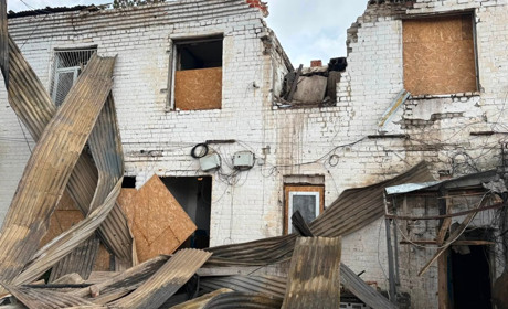 На Куп’янщині за добу пошкоджено адмінбудівлю та житлові будинки: ворог атакував три громади