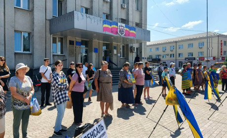 РАЗОМ ЗАРАДИ КОЖНОГО: НА ЦЕНТРАЛЬНІЙ ПЛОЩІ НІЖИНА ВІДБУЛАСЯ АКЦІЯ НА ПІДТРИМКУ ПОЛОНЕНИХ ТА ЗНИКЛИХ