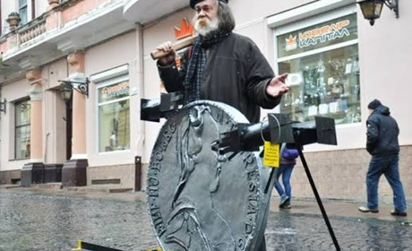 Корупціонери, стоптані черевики та свинка – що між ними спільного?