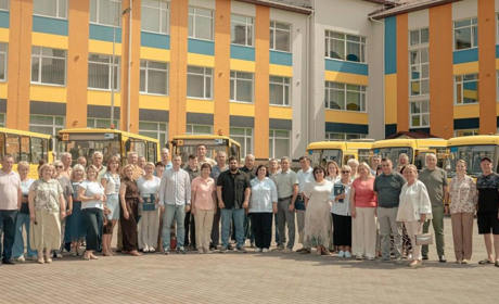 Новий шкільний автобус возитиме учнів із трьох сіл до Великомотовилівського ліцею