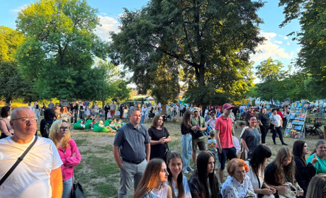 Благодійність, власні вироби та рок-енергія: як у Сарнах відзначили День молоді